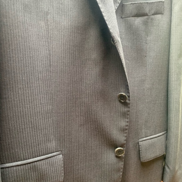 Mens 2 piece lightweight wool suit. Stitched lapels, pocket treatments. Worn 2X - Picture 5 of 10